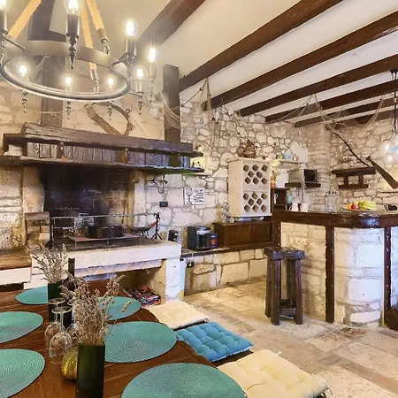 Casa Di Roccia Marcana