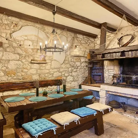 Casa Di Roccia * Marcana