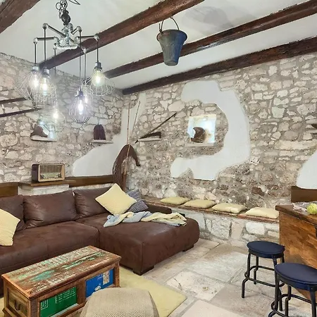 Casa Di Roccia *