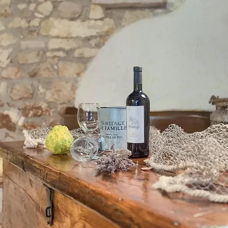 Casa Di Roccia Marcana