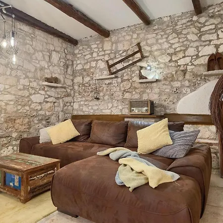 Casa Di Roccia Marcana