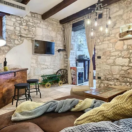 Casa Di Roccia Holiday home Marcana